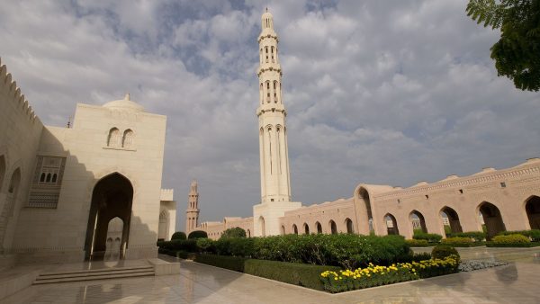 Minaret v mešitě Qaboose bin Saida